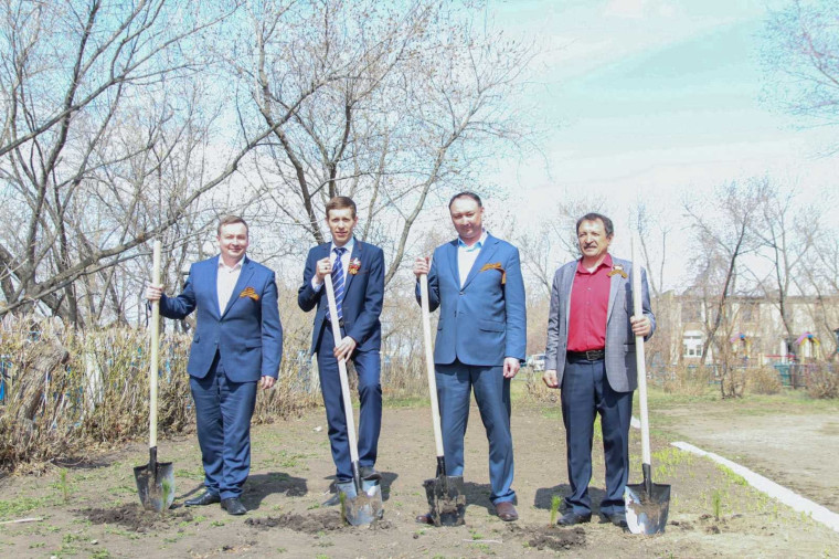 "Деревья Дружбы".