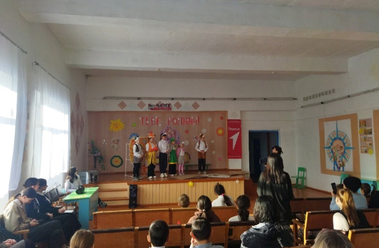 Выступление по сказке "Теремок".